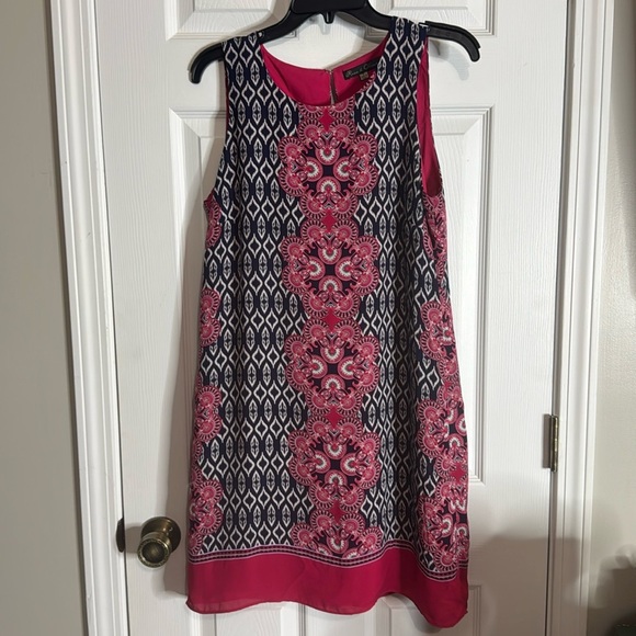 Rose + Olive Ikat Print Shift Dress Size 8 Womens Pink White Sleeveless - Picture 1 of 3